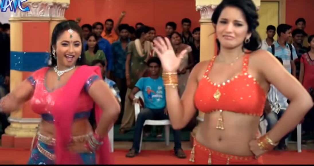 Monalisa and Rani Chatterjees Sexy Hot Video Song: छिहतरों लेमचूस चुसलS