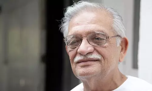 गुलजार ने अपनी फिल्म के हीरो का नाम होटल के वेटर के नाम पर रखा था