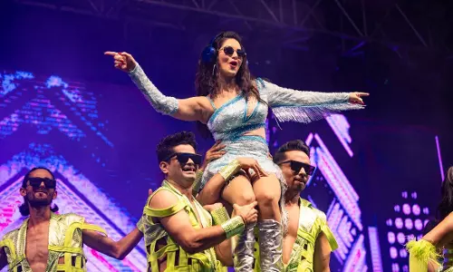 सनी लियोनी ने अपनी शानदार परफॉरमेंस के साथ 2024 का स्वागत किया!