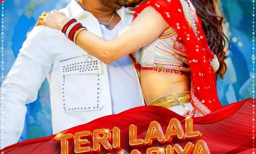 सनी लियोनी का लेटेस्ट गाना, तेरी लाल चुनरिया ने म्यूजिक की दुनिया में कदम रखा!