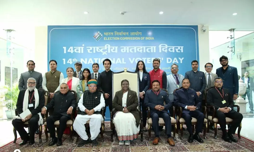 पावर पैक्ड परफॉर्मर राजकुमार राव दिल्ली में राष्ट्रपति द्रौपदी मुर्मू के साथ राष्ट्रीय मतदाता दिवस कार्यक्रम में लिया भाग पावर पैक्ड परफॉर्मर राजकुमार राव दिल्ली में राष्ट्रपति द्रौपदी मुर्मू के साथ राष्ट्रीय मतदाता दिवस कार्यक्रम में लिया भाग
