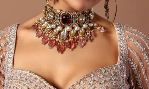 सारा अली खान ने शेयर कीं खूबसूरत तस्वीरें, पिंक लहंगे में दिखा एक्ट्रेस का ग्लैमरस लुक