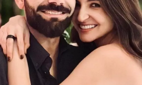 अनुष्का शर्मा ने दिया बेटे को जन्म, अकाय नाम रखा!