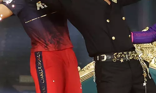 बॉलीवुड के बादशाह ने WPL 2024 के ओपनिंग सेरेमनी में मचाया धमाल, झूमे जो पठान पर किया शानदार डांस