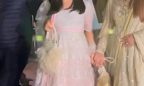 आराध्या बच्चन का बदला हुआ लुक, प्री वेडिंग सेरेमनी में खींचा सबका ध्यान