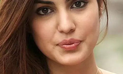 अभिनेत्री रिया चक्रवर्ती को विदेश यात्रा की अनुमति