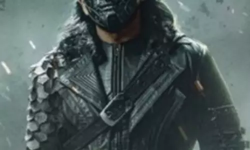 पृथ्वीराज सुकुमारन का बड़े मियां छोटे मियां में खूंखार अंदाज, रिलीज हुआ पोस्टर