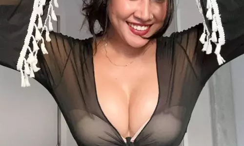 सोफिया अंसारी ने ट्रांसपेरेंट ड्रेस में दिखाया ग्लैमरस लुक, तस्वीरें वायरल