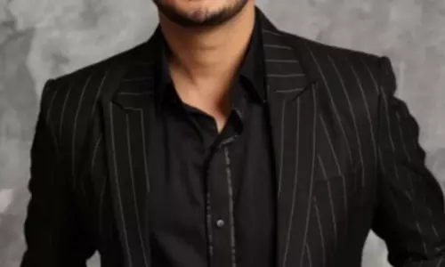 मशहूर कॉमेडियन मुनव्वर फारुकी पर मुंबई में इफ्तार पार्टी के दौरान अंडे फेंके गए