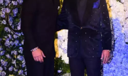 आनंद पंडित की बेटी की शादी में बॉलीवुड सितारों का जमावड़ा, शाहरुख खान ने मारी धांसू एंट्री