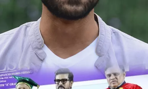 साउथ सुपरस्टार राम चरण को मिली मानद उपाधि, ग्रेजुएशन सेरेमनी की तस्वीरें वायरल