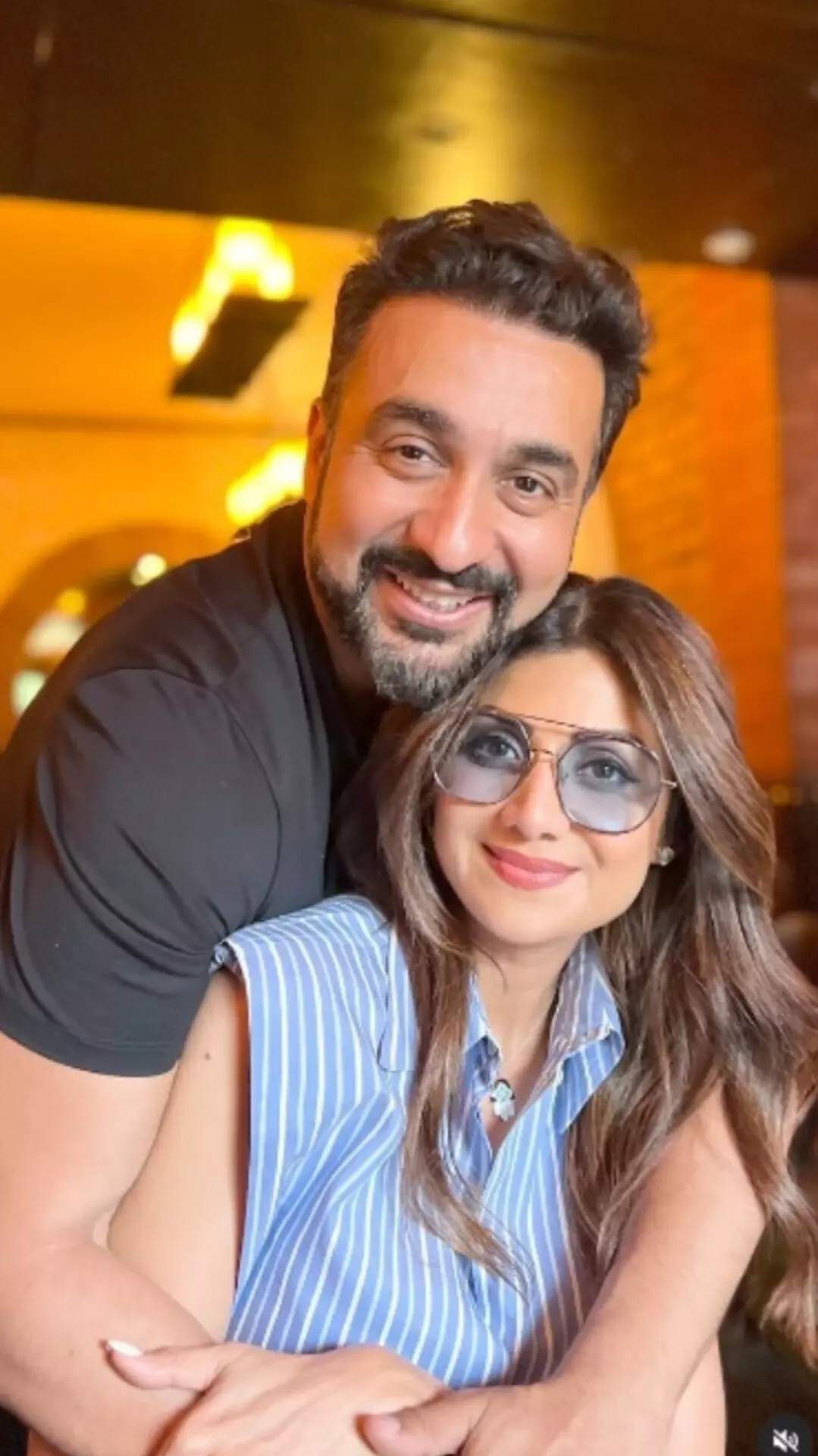मनी लॉन्ड्रिंग केस में शिल्पा शेट्टी के घर पर ईडी का छापा, 98 करोड़ की संपत्ति जब्त मनी लॉन्ड्रिंग केस में शिल्पा शेट्टी के घर पर ईडी का छापा, 98 करोड़ की संपत्ति जब्त