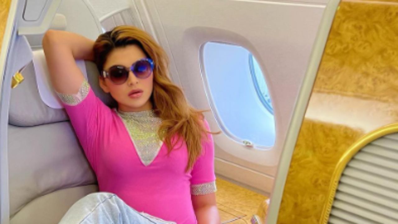 Urvashi ने दिखाया बोल्ड लुक तो लोगों ने कहा Pants का समय निकल रहा है Urvashi ने दिखाया बोल्ड लुक तो लोगों ने कहा Pants का समय निकल रहा है