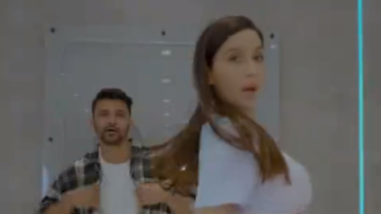 टिकटॉक करते समय Nora Fatehi एक बड़ी गलती कर देती है और अंदर सब कुछ दिखने लगता है। टिकटॉक करते समय Nora Fatehi एक बड़ी गलती कर देती है और अंदर सब कुछ दिखने लगता है।