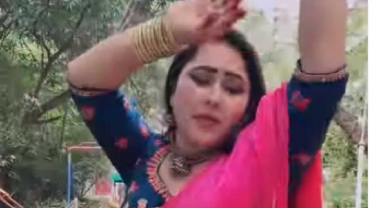 Priyanka Pandit Video: शरमा गईं Priyanka Pandit, मेरी लव स्टोरी सबने सुनी है Priyanka Pandit Video: शरमा गईं Priyanka Pandit, मेरी लव स्टोरी सबने सुनी है