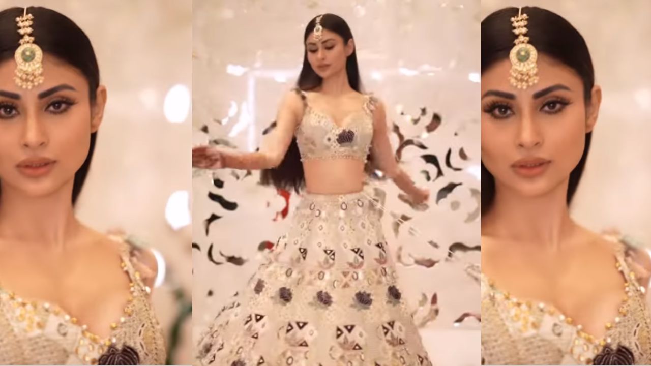 Mouni Roy Video: लहंगे में रैंप पर चलीं Mouni Roy, उनकी खूबसूरती देखकर दीवाने हो गए फैन्स। Mouni Roy Video: लहंगे में रैंप पर चलीं Mouni Roy, उनकी खूबसूरती देखकर दीवाने हो गए फैन्स।