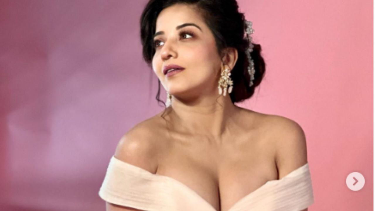 MonaLisa Hot Photos : हॉट आउटफिट में दिखीं भोजपुरी एक्ट्रेस MonaLisa एक्ट्रेस की हॉटनेस से हैरान यूजर्स MonaLisa Hot Photos : हॉट आउटफिट में दिखीं भोजपुरी एक्ट्रेस MonaLisa एक्ट्रेस की हॉटनेस से हैरान यूजर्स