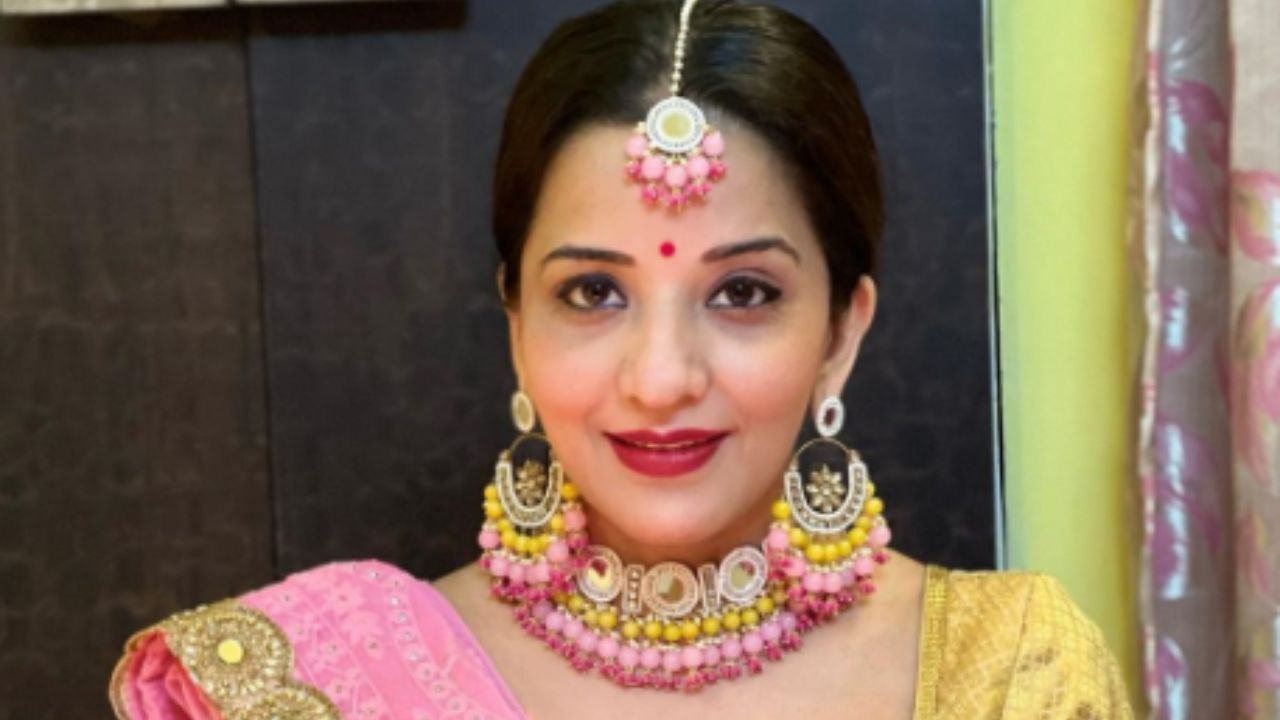 दिवाली पर भोजपुरी एक्ट्रेस Monalisa ने किया अपना ट्रेडिशनल अवतार, सुपर हॉट अंदाज से फैंस हुए हैरान दिवाली पर भोजपुरी एक्ट्रेस Monalisa ने किया अपना ट्रेडिशनल अवतार, सुपर हॉट अंदाज से फैंस हुए हैरान