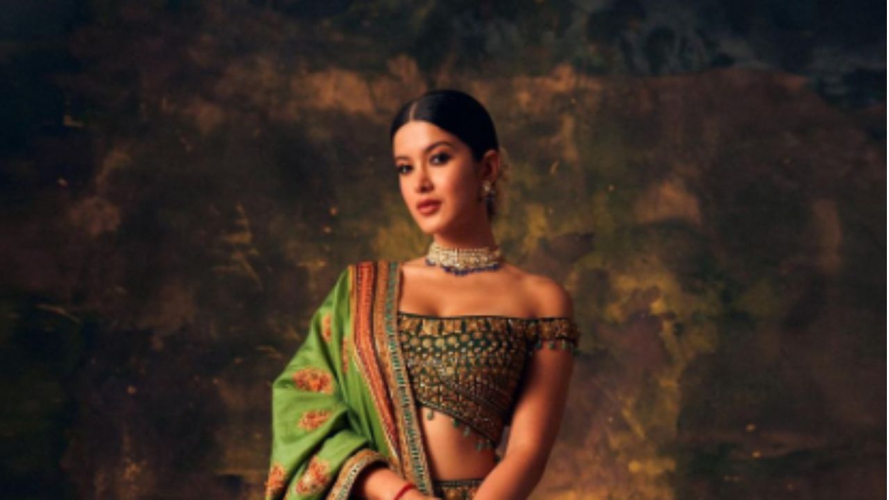 Shanaya Kapoor ने दिवाली लुक से मचाया तहलका, Hot लहंगे में अपकमिंग एक्ट्रेस की हॉट तस्वीरें वायरल Shanaya Kapoor ने दिवाली लुक से मचाया तहलका, Hot लहंगे में अपकमिंग एक्ट्रेस की हॉट तस्वीरें वायरल