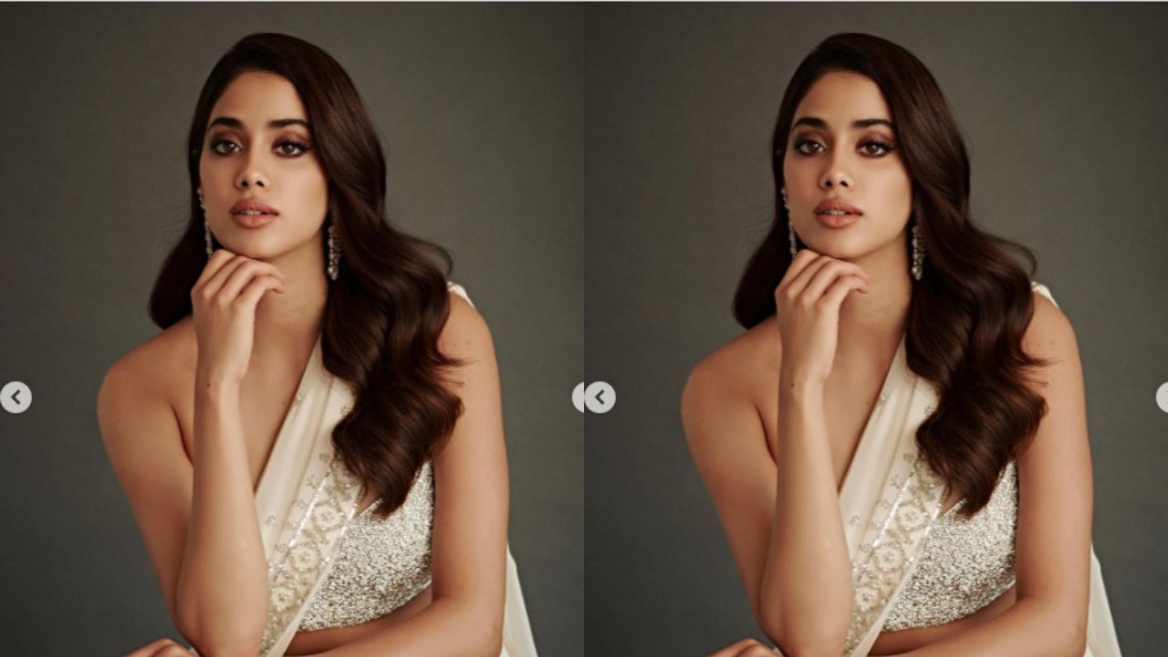 Jhanvi Kapoor हॉट साड़ी में सिजलिंग लग रही थीं और यूजर्स एक्ट्रेस की खूबसूरती को देखकर हैरान रह गए। Jhanvi Kapoor हॉट साड़ी में सिजलिंग लग रही थीं और यूजर्स एक्ट्रेस की खूबसूरती को देखकर हैरान रह गए।