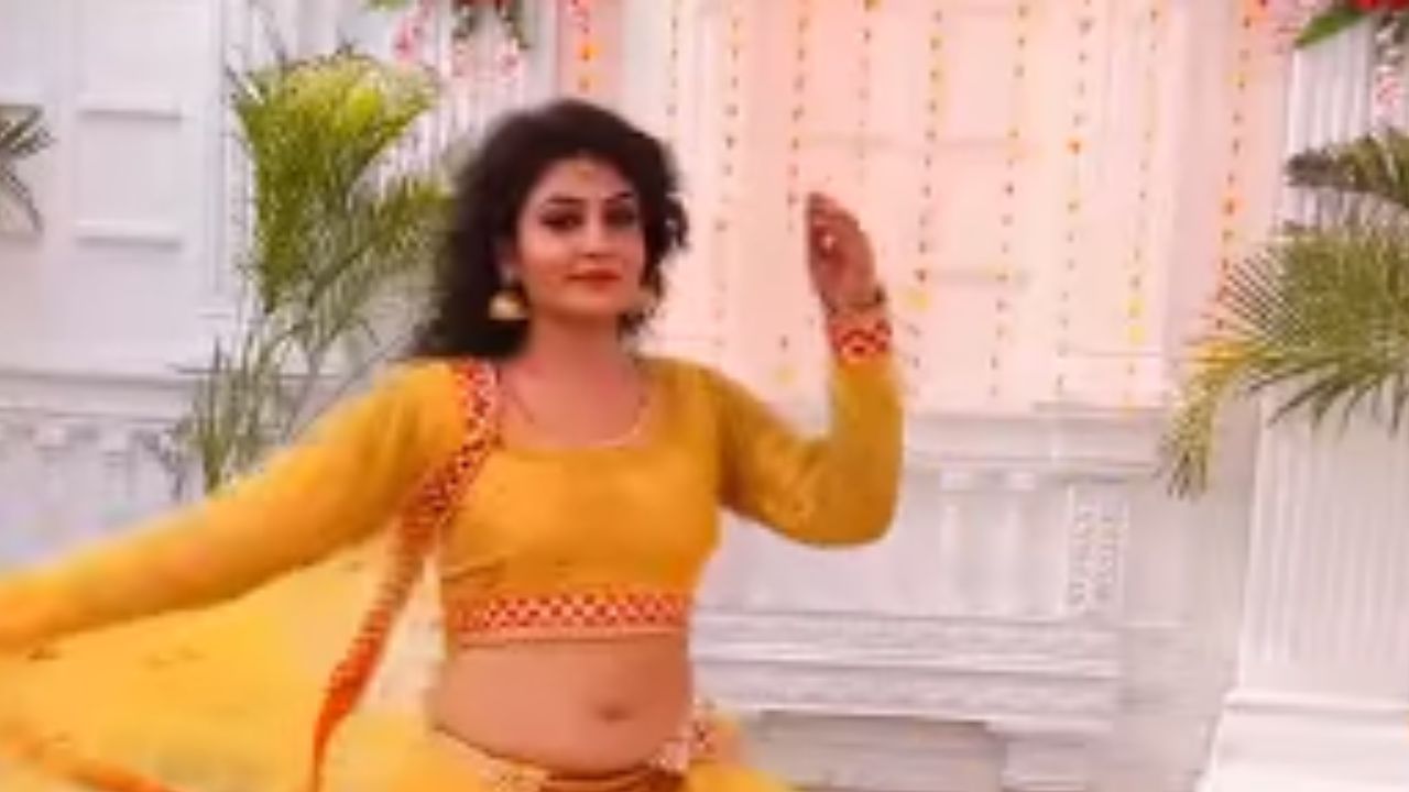 Gori Nagori Latest Post: Gori Nagori ने अपने लहंगे में बरपाया कहर, वीडियो देखकर उड़ गए होश Gori Nagori Latest Post: Gori Nagori ने अपने लहंगे में बरपाया कहर, वीडियो देखकर उड़ गए होश