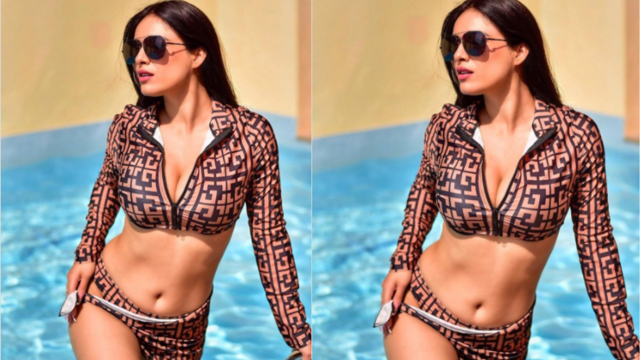 भोजपुरी एक्ट्रेस Neha Malik ने अपनी बोल्डनेस से एक बार फिर स्वीमिंग पूल में लगाई आग, एक्ट्रेस के Hot फिगर से यूजर्स सदमे में हैं। भोजपुरी एक्ट्रेस Neha Malik ने अपनी बोल्डनेस से एक बार फिर स्वीमिंग पूल में लगाई आग, एक्ट्रेस के Hot फिगर से यूजर्स सदमे में हैं।