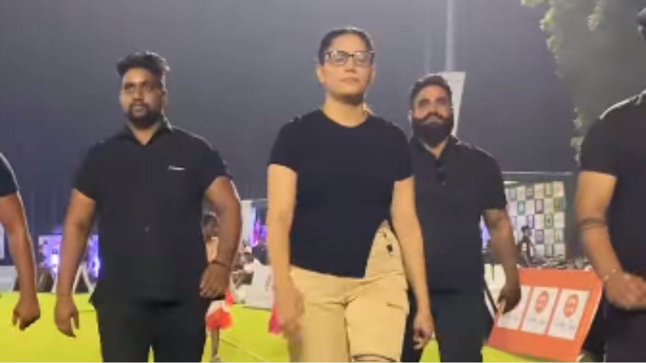 Sapna Choudhary Video : Sapna Choudhary गांव में घूमती हैं। Sapna Choudhary Video : Sapna Choudhary गांव में घूमती हैं।