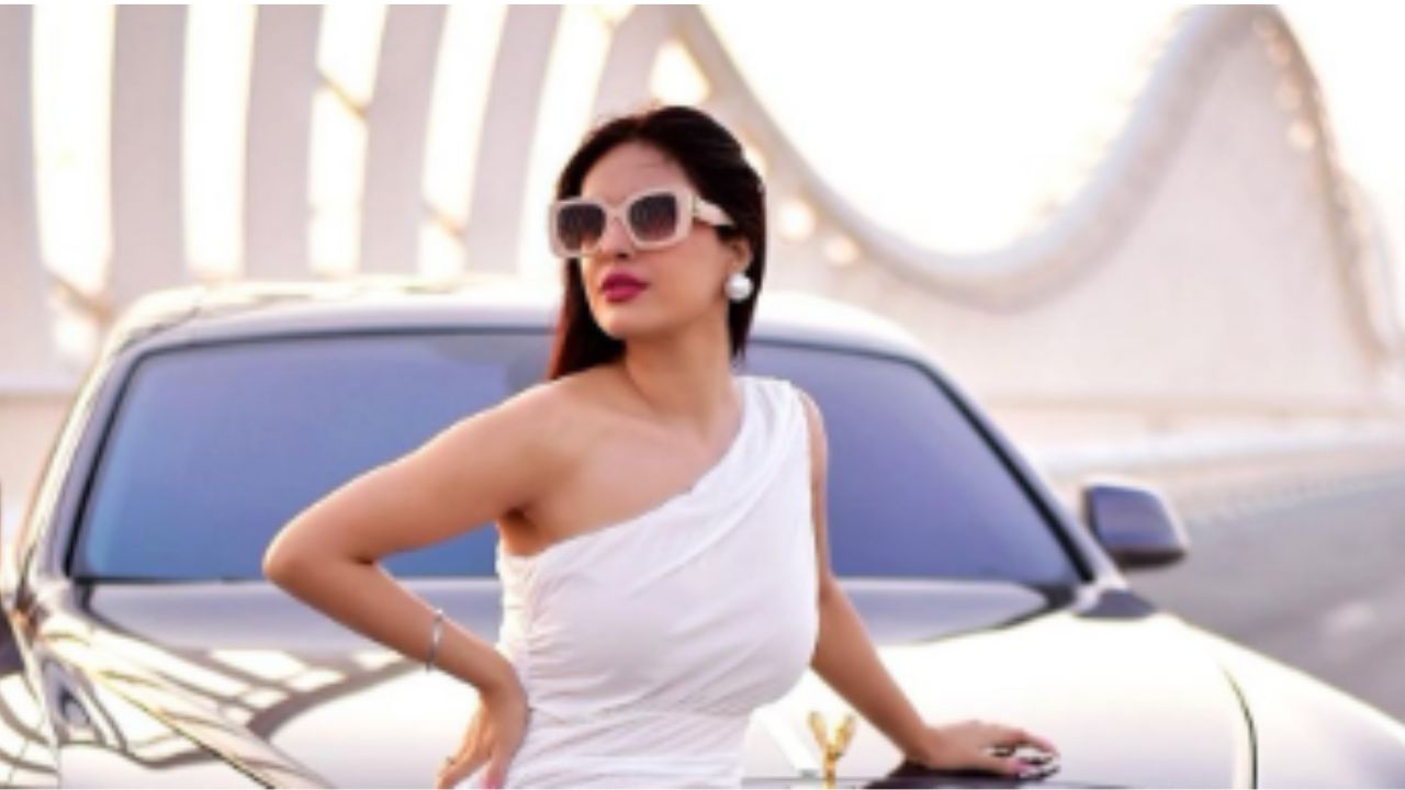 Neha Malik Photos: Neha Malik ने दुबई के मेडन ब्रिज में व्हाइट ड्रेस में बोल्ड अंदाज में फोटोशूट कराया Neha Malik Photos: Neha Malik ने दुबई के मेडन ब्रिज में व्हाइट ड्रेस में बोल्ड अंदाज में फोटोशूट कराया