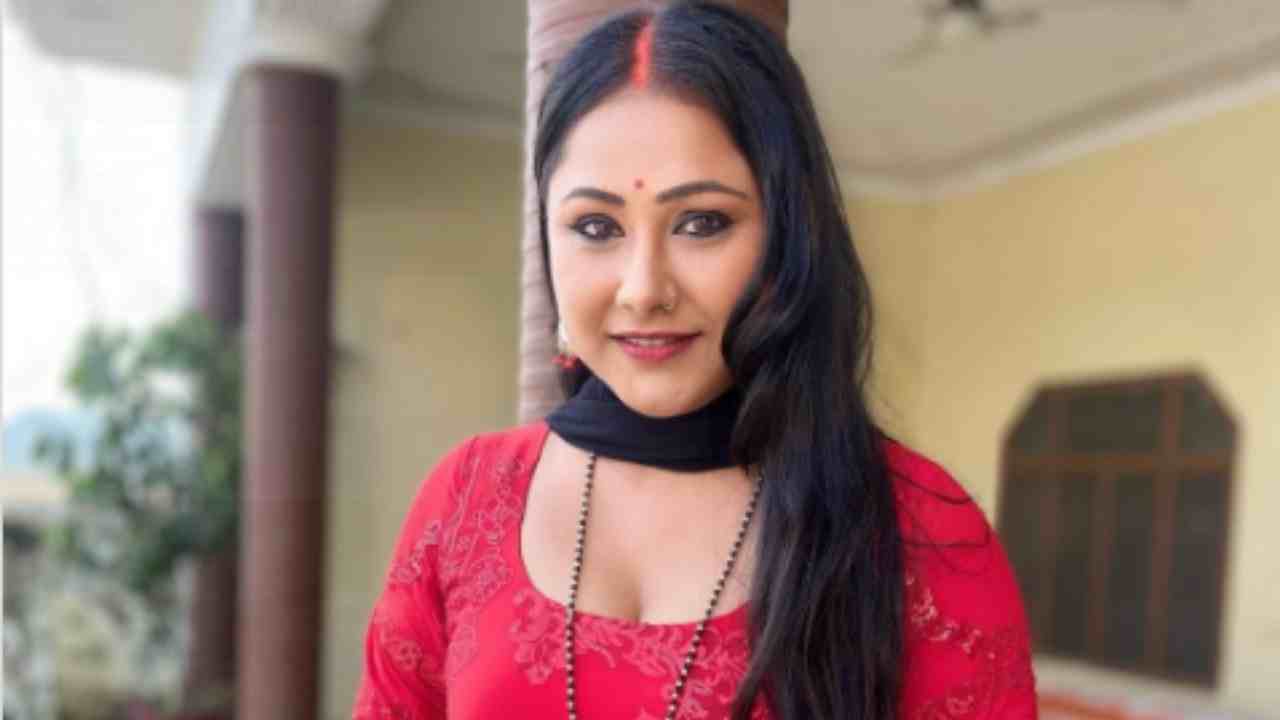 भोजपुरी एक्ट्रेस Priyanka Pandit ने मांग में सिंदूर देखा, फैंस का दिल टूट गया और तस्वीरें वायरल हो रही हैं। भोजपुरी एक्ट्रेस Priyanka Pandit ने मांग में सिंदूर देखा, फैंस का दिल टूट गया और तस्वीरें वायरल हो रही हैं।