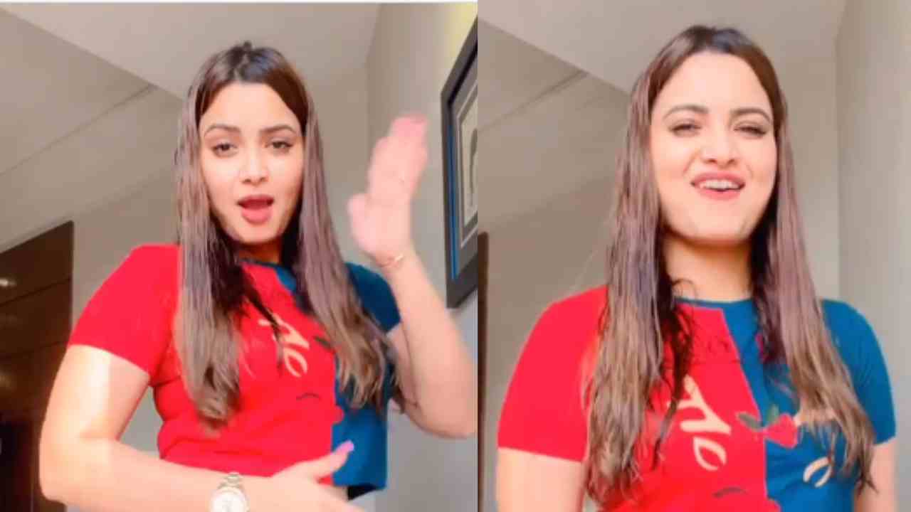 Neelam Giri Video: कमर हिलाकर किया फैंस को मदहोश, क्रॉप टॉप पहन दिखाया जलवा Neelam Giri Video: कमर हिलाकर किया फैंस को मदहोश, क्रॉप टॉप पहन दिखाया जलवा