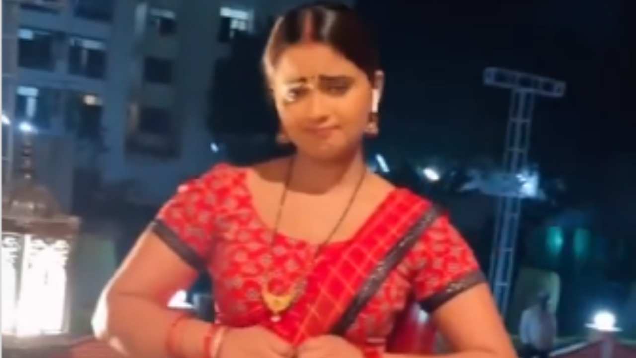 भोजपुरी ब्यूटी Neelam Giri के सेक्सी साड़ी पहने और देसी भाभी अंदाज में डांस करते हुए एक वीडियो ने इंटरनेट पर सनसनी मचा दी है भोजपुरी ब्यूटी Neelam Giri के सेक्सी साड़ी पहने और देसी भाभी अंदाज में डांस करते हुए एक वीडियो ने इंटरनेट पर सनसनी मचा दी है