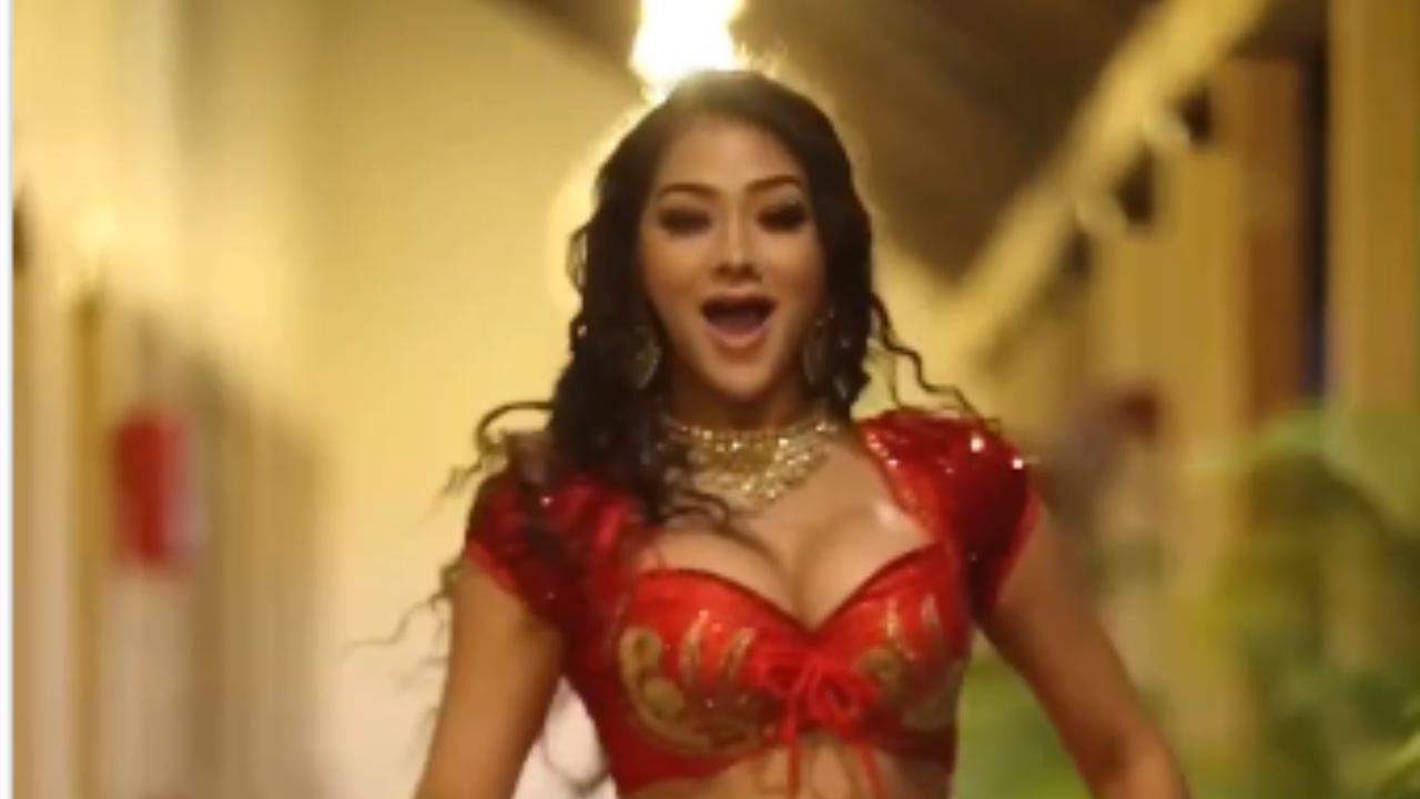 Viral video: Namrata Malla की कजरारे नाइनों ने किया कमाल, नशे में धुत यूजर्स को बनाया दीवाना Viral video: Namrata Malla की कजरारे नाइनों ने किया कमाल, नशे में धुत यूजर्स को बनाया दीवाना