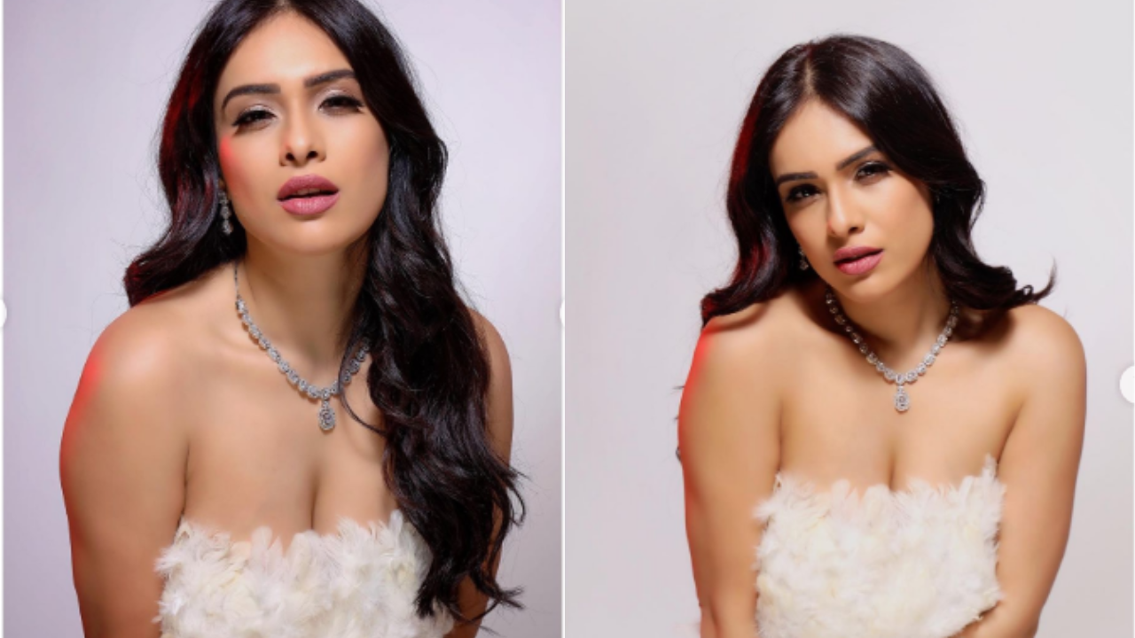 Viral video: Neha Malik की खूबसूरती बनी अप्सरा का जादू, फैंस बोले- खूबसूरत रानी Viral video: Neha Malik की खूबसूरती बनी अप्सरा का जादू, फैंस बोले- खूबसूरत रानी