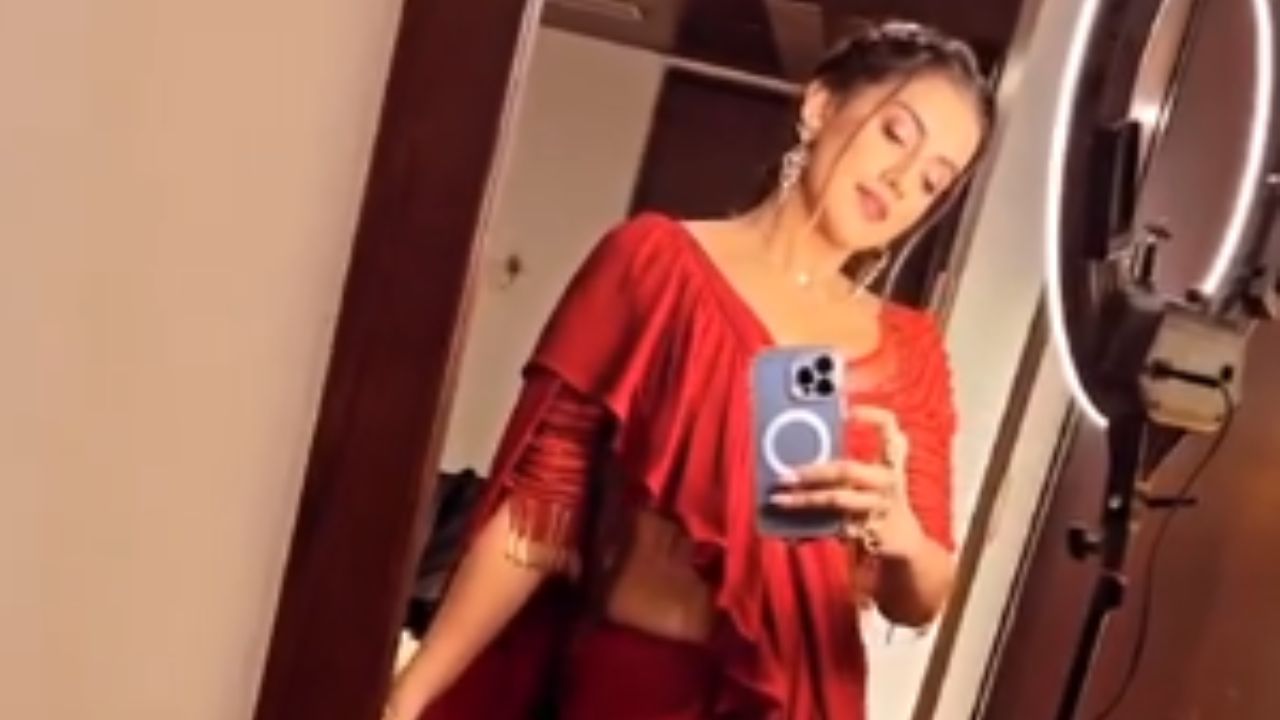 Akshara Singh Video: लाल साड़ी में Akshara Singh ने किया कमाल पर डांस, फैन्स को हुआ प्यार Akshara Singh Video: लाल साड़ी में Akshara Singh ने किया कमाल पर डांस, फैन्स को हुआ प्यार