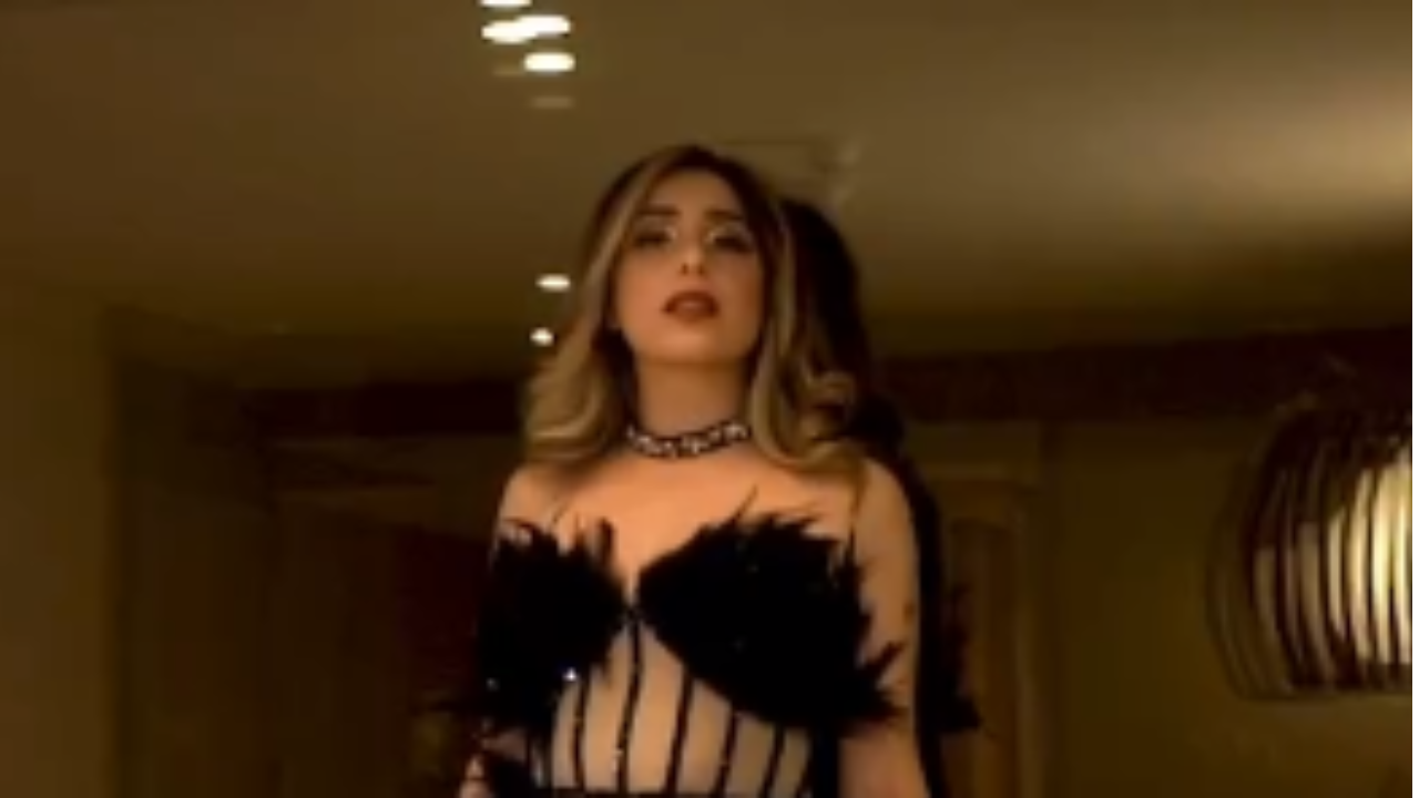 सेक्सी टाई ब्रालेट में दिखा Neha Bhasin का कातिलाना अवतार, सिंगर के सेक्सी अंदाज ने धड़काया यूजर्स का दिल सेक्सी टाई ब्रालेट में दिखा Neha Bhasin का कातिलाना अवतार, सिंगर के सेक्सी अंदाज ने धड़काया यूजर्स का दिल