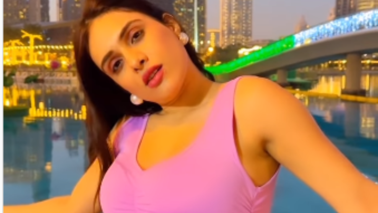Viral Video: Neha Malik ने दिखाई अपनी जवानी, फैंस बोले- मन मचल गया Viral Video: Neha Malik ने दिखाई अपनी जवानी, फैंस बोले- मन मचल गया