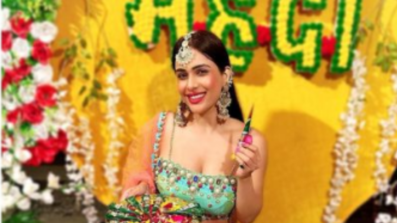 Neha Malik Photo: कलरफुल लहंगे में बेहद खूबसूरत लग रही हैं Neha Malik, देखें क्यूट तस्वीरें Neha Malik Photo: कलरफुल लहंगे में बेहद खूबसूरत लग रही हैं Neha Malik, देखें क्यूट तस्वीरें