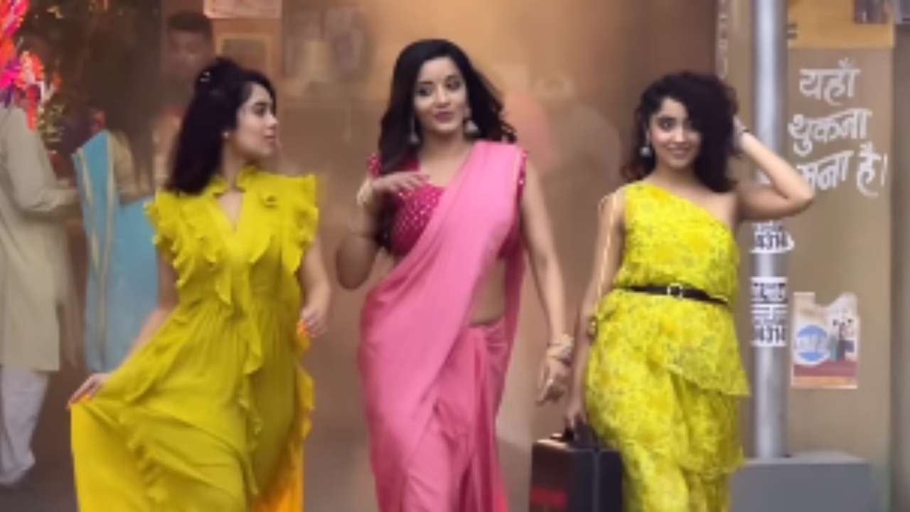 भोजपुरी एक्ट्रेस Monalisa Tumkeshwari ने लगाई आग, एक्ट्रेस का सेक्सी डांस देख उड़े फैंस के दिल भोजपुरी एक्ट्रेस Monalisa Tumkeshwari ने लगाई आग, एक्ट्रेस का सेक्सी डांस देख उड़े फैंस के दिल
