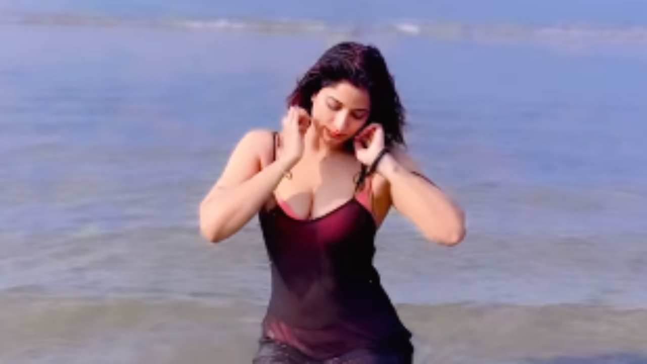 Poonam Dubey Hot Video: समंदर किनारे भोजपुरी एक्ट्रेस Poonam Dubey का दिखा बोल्ड अवतार, कभी नहीं देखा ऐसा अंदाज! Poonam Dubey Hot Video: समंदर किनारे भोजपुरी एक्ट्रेस Poonam Dubey का दिखा बोल्ड अवतार, कभी नहीं देखा ऐसा अंदाज!