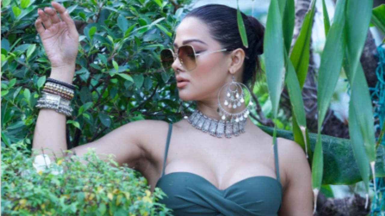 भोजपुरी ऐक्ट्रेस Namrata Malla ने सेक्सी आउटफिट में कराया बोल्ड फोटोशूट, सेक्सी पर्सनैलिटी से बिखेरा जलवा भोजपुरी ऐक्ट्रेस Namrata Malla ने सेक्सी आउटफिट में कराया बोल्ड फोटोशूट, सेक्सी पर्सनैलिटी से बिखेरा जलवा