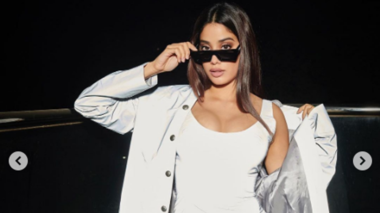 Janhvi Kapoor Hot Photos: बॉलीवुड की हॉट एक्ट्रेस Janhvi Kapoor की लेटेस्ट तस्वीरें आपको पागल कर देंगी। Janhvi Kapoor Hot Photos: बॉलीवुड की हॉट एक्ट्रेस Janhvi Kapoor की लेटेस्ट तस्वीरें आपको पागल कर देंगी।