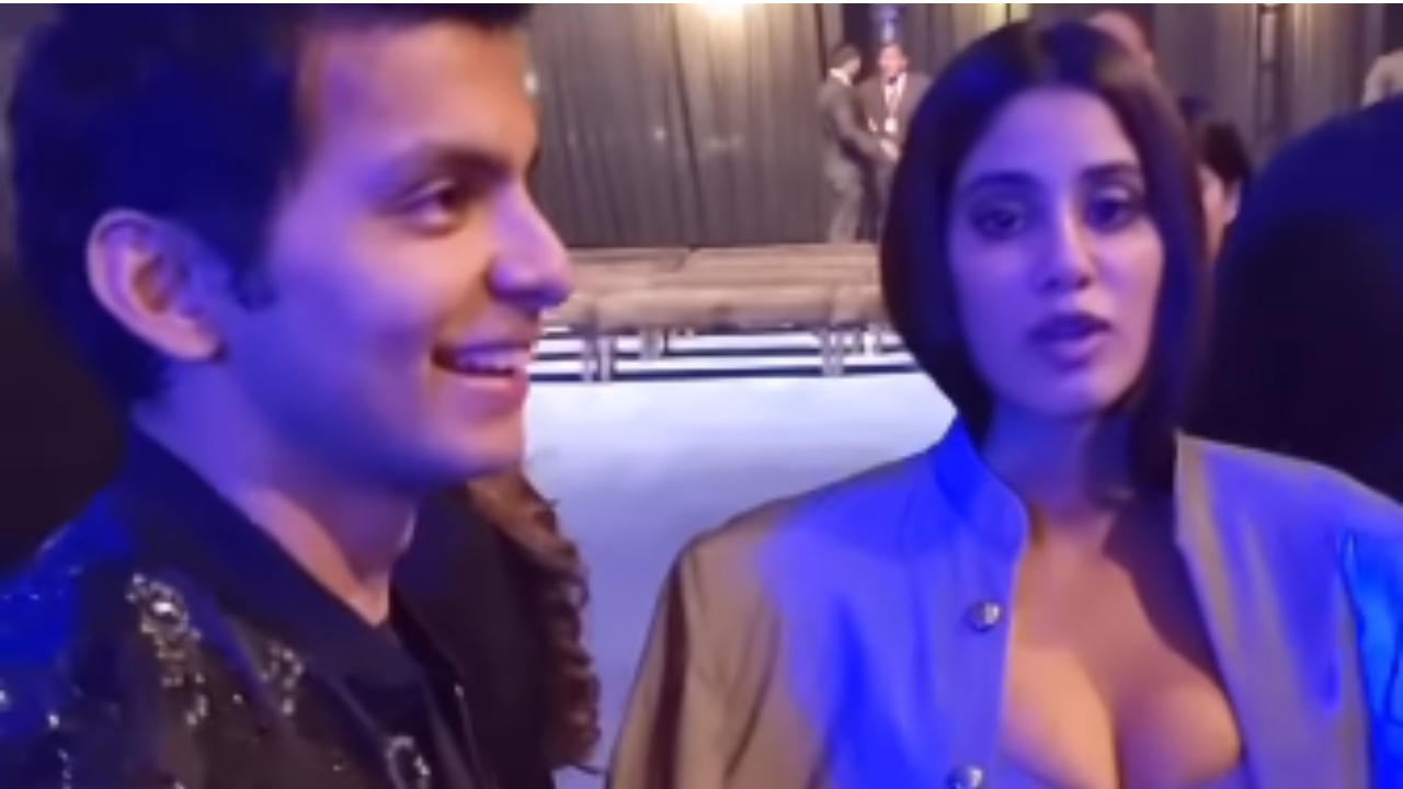 Janhvi Kapoor Video: Janhvi Kapoor एक्स बॉयफ्रेंड शिखर पहाड़िया के साथ स्पॉट हुईं, जानिए कौन है यह लड़का Janhvi Kapoor Video: Janhvi Kapoor एक्स बॉयफ्रेंड शिखर पहाड़िया के साथ स्पॉट हुईं, जानिए कौन है यह लड़का