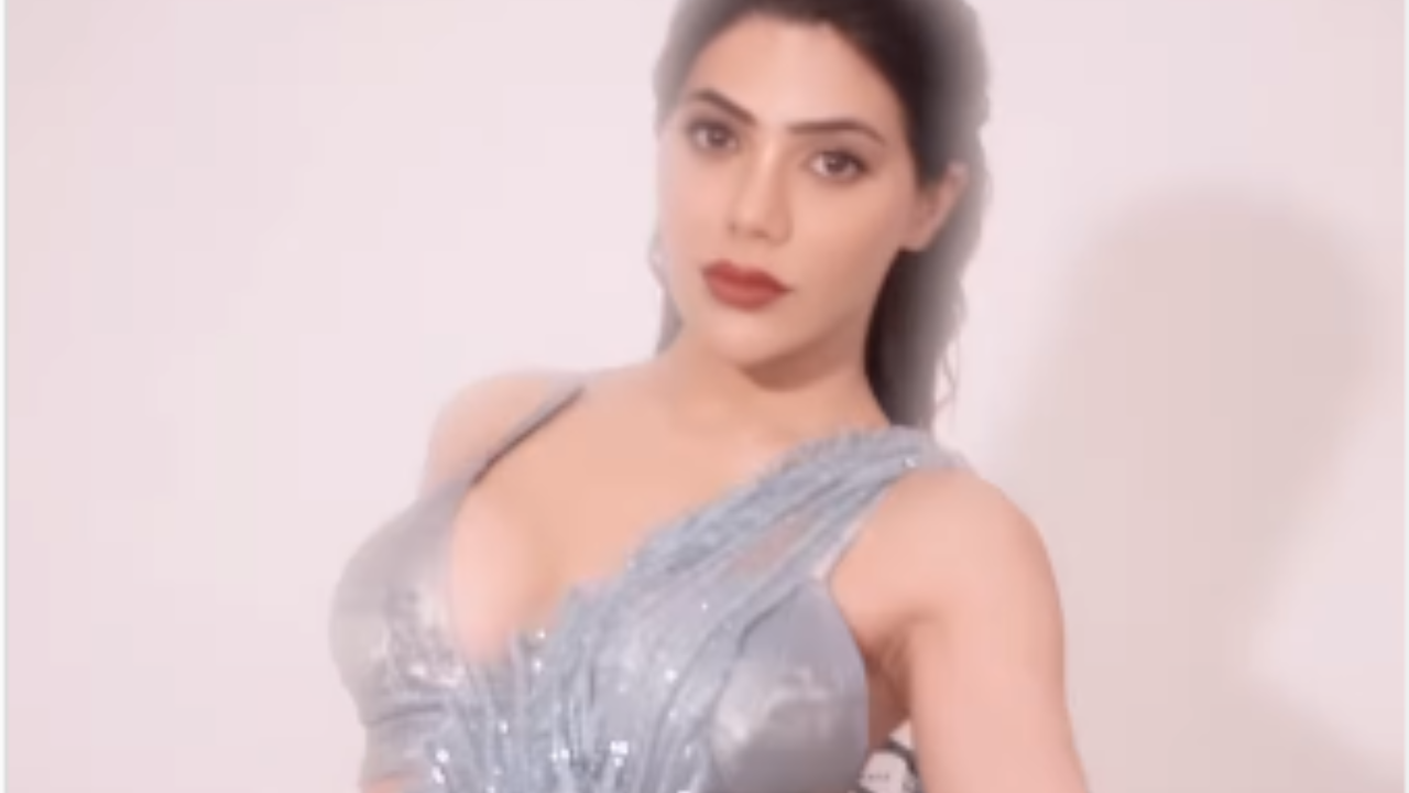 सिल्वर कलर की हॉट ड्रेस में Nikki Tamboli ने फ्लॉन्ट किया सेक्सी फिगर, एक्ट्रेस की बोल्डनेस ने लोगों के होश उड़ा दिए सिल्वर कलर की हॉट ड्रेस में Nikki Tamboli ने फ्लॉन्ट किया सेक्सी फिगर, एक्ट्रेस की बोल्डनेस ने लोगों के होश उड़ा दिए