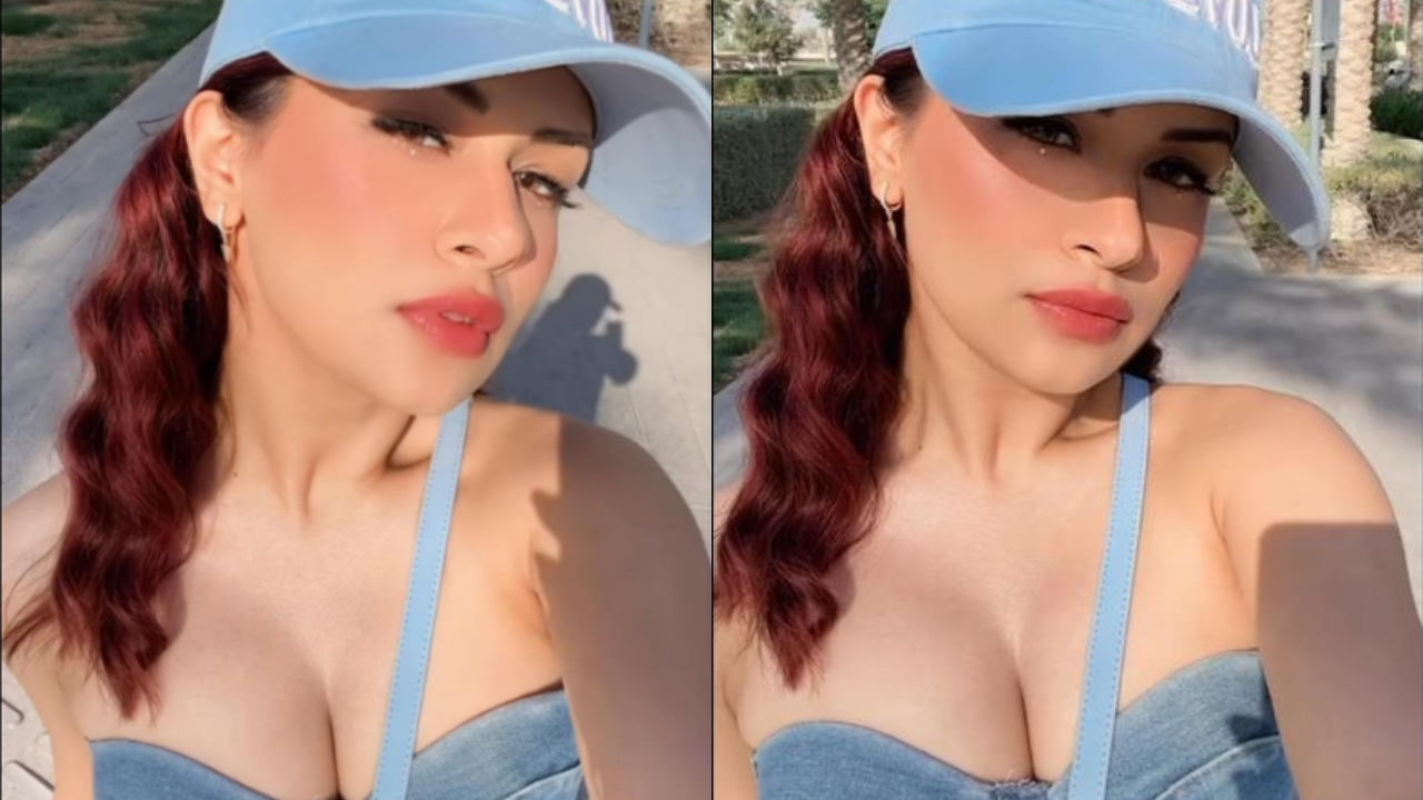 टीवी एक्ट्रेस Avneet Kaur ने दुबई में वेकेशन के दौरान शेयर की हॉट सेल्फी, फैंस हुए हैरान टीवी एक्ट्रेस Avneet Kaur ने दुबई में वेकेशन के दौरान शेयर की हॉट सेल्फी, फैंस हुए हैरान