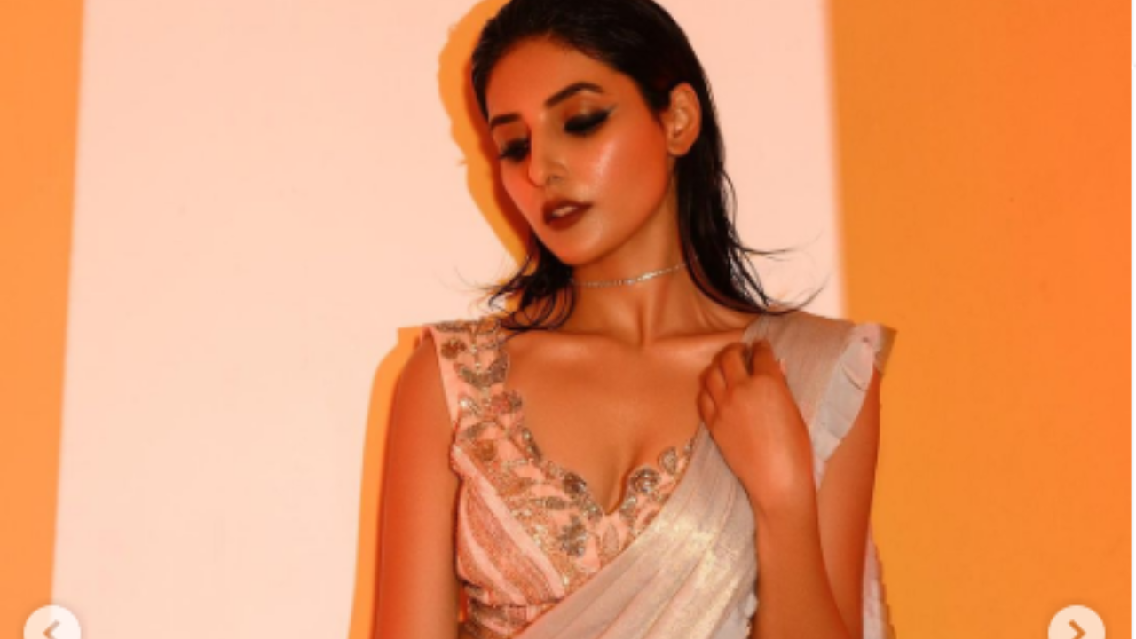 Harshita Shekhar Gaur Hot Pics: Guddu Bhaiya की बहन Dimpy Pandit ने पहनी रोज गोल्ड साड़ी, एक्ट्रेस की हॉटनेस से हैरान हैं फैन्स Harshita Shekhar Gaur Hot Pics: Guddu Bhaiya की बहन Dimpy Pandit ने पहनी रोज गोल्ड साड़ी, एक्ट्रेस की हॉटनेस से हैरान हैं फैन्स
