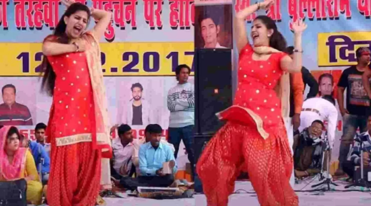 Sapna Choudhary Sexy Video: सपना चौधरी के ठुमको से हिला पूरा स्टेज, एक्ट्रेस का डांस देख हर कोई हो रहा मदहोश Sapna Choudhary Sexy Video: सपना चौधरी के ठुमको से हिला पूरा स्टेज, एक्ट्रेस का डांस देख हर कोई हो रहा मदहोश